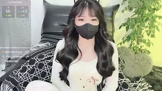 Snapshot of Mya_Lee chatting on 01-08-25, 04:22 Mya Lee online show from 01-08-25, 04:22