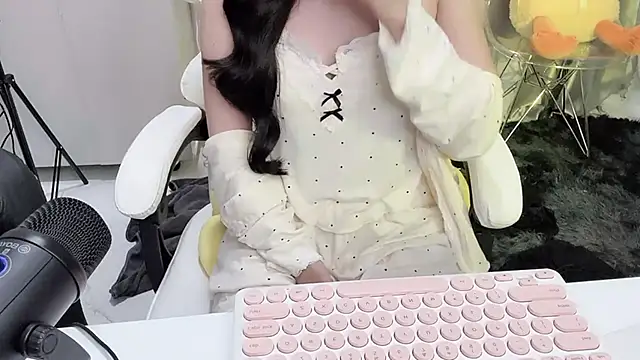 Snapshot of Mya_Lee chatting on 01-24-25, 10:19 Mya Lee online show from 01-24-25, 10:19