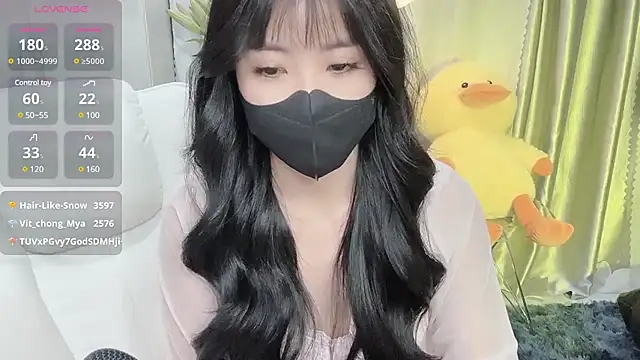 Snapshot of Mya_Lee chatting on 02-13-25, 10:33 Mya Lee online show from 02-13-25, 10:33