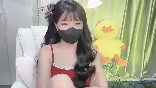 Snapshot of Mya_Lee chatting on 02-19-25, 04:33 Mya Lee online show from 02-19-25, 04:33