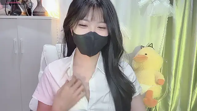 Snapshot of Mya_Lee chatting on 02-23-25, 04:57 Mya Lee online show from 02-23-25, 04:57