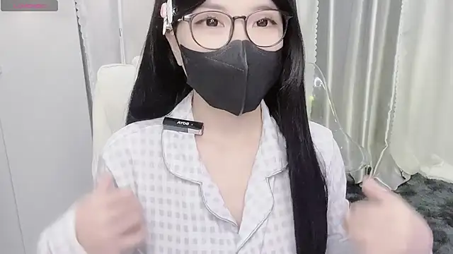 Snapshot of Mya_Lee chatting on 09-24-25, 03:15 Mya Lee online show from 09-24-25, 03:15