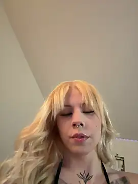 Snapshot of BiancaValentina chatting on 07-20-26, 06:17 BiancaValentina online show from 07-20-26, 06:17