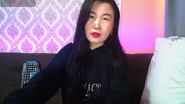 Snapshot of Bet_Lu chatting on 02-13-25, 07:35 Bet Lu online show from 02-13-25, 07:35