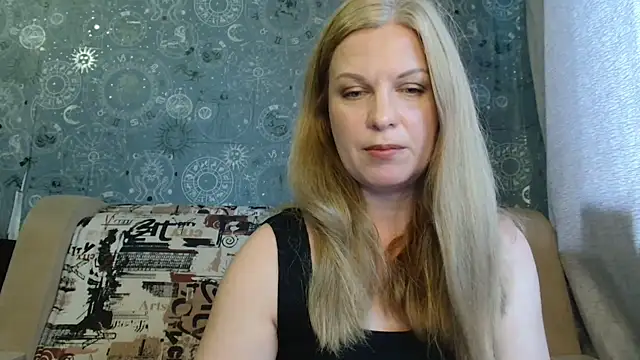 Snapshot of BlondeFox chatting on 06-11-26, 02:53 BlondeFox online show from 06-11-26, 02:53