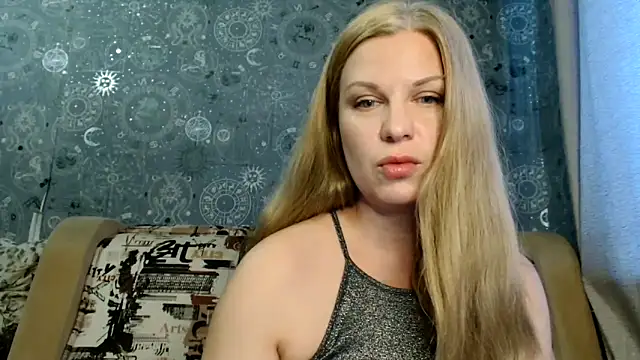 Snapshot of BlondeFox chatting on 06-18-26, 03:07 BlondeFox online show from 06-18-26, 03:07