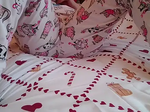 RealLittleRedRidingHood online show from 11-24-25, 01:00