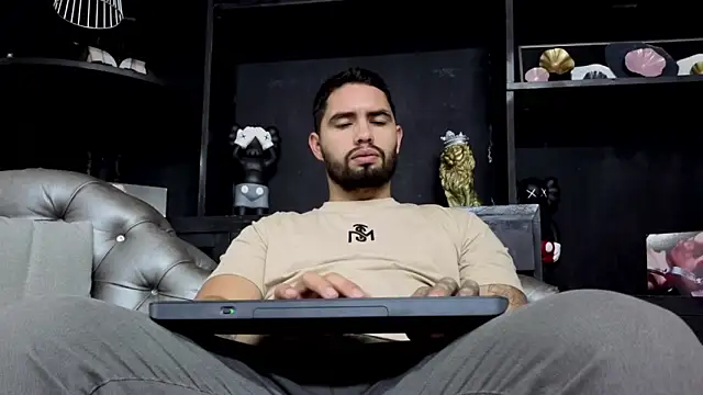 Snapshot of matteosantos chatting on 12-18-25, 11:27 matteosantos online show from 12-18-25, 11:27