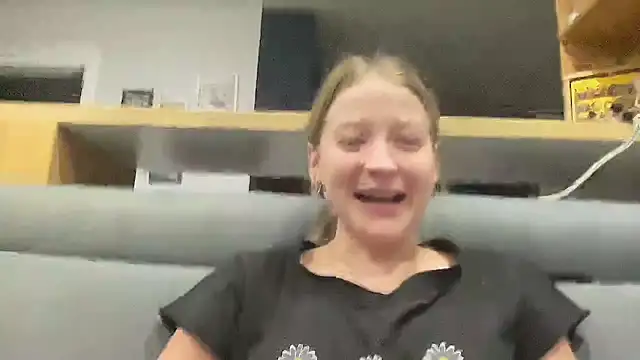 Snapshot of CharmingSarah chatting on 12-09-24, 05:30 CharmingSarah online show from 12-09-24, 05:30