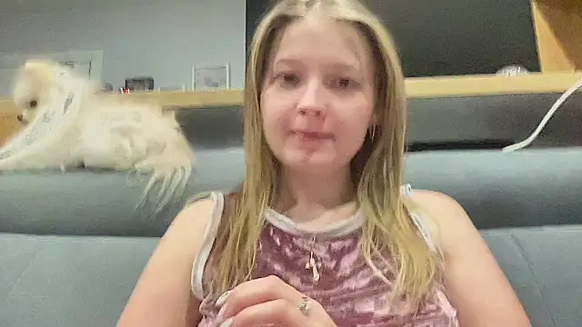 Snapshot of CharmingSarah chatting on 12-22-24, 05:42 CharmingSarah online show from 12-22-24, 05:42