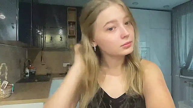 Snapshot of CharmingSarah chatting on 09-10-25, 03:12 CharmingSarah online show from 09-10-25, 03:12