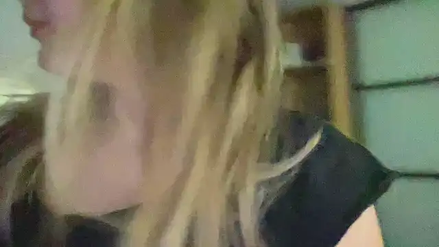 Snapshot of CharmingSarah chatting on 10-09-25, 04:16 CharmingSarah online show from 10-09-25, 04:16