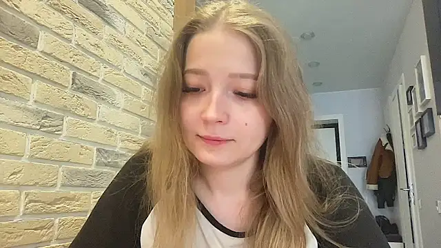 CharmingSarah online show from 05-06-26, 02:00