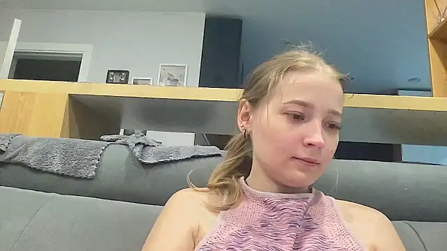 CharmingSarah online show from 06-24-26, 04:28