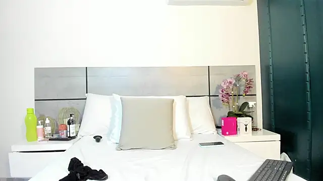 EmmaSmith2 online show from 04-08-26, 01:49