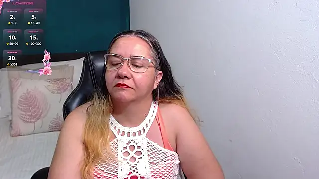 scaelettdubois online show from 10-19-25, 02:23