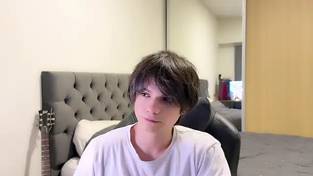 Snapshot of SasukeUhchiaa chatting on 12-19-24, 08:23 SasukeUhchiaa online show from 12-19-24, 08:23