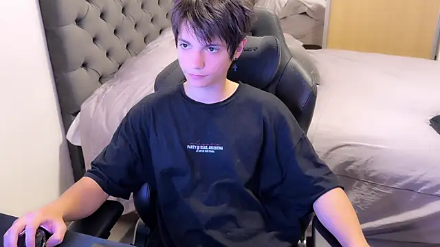 SasukeUhchiaa online show from 02-20-25, 01:25