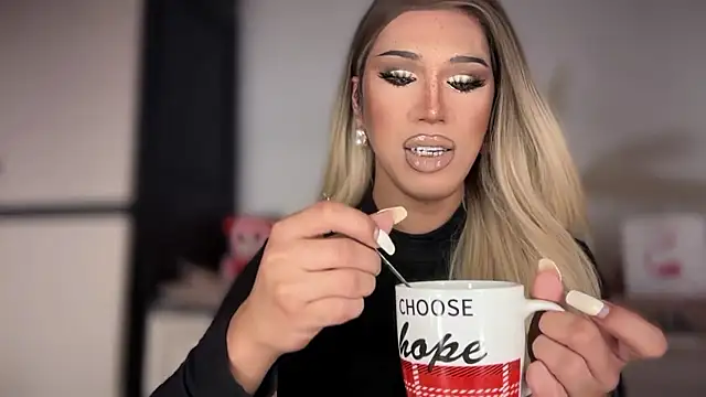 Ts glamxxxx online show from 01-08-26, 12:35