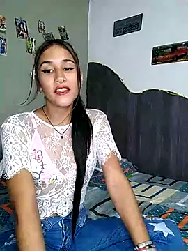 Snapshot of Little_Naughty_Nicole chatting on 04-14-26, 04:40 Little Naughty Nicole online show from 04-14-26, 04:40