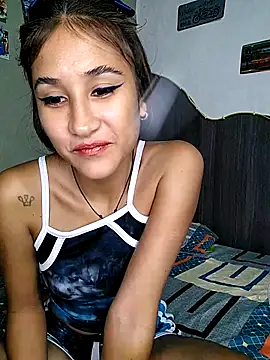 Snapshot of Little_Naughty_Nicole chatting on 04-16-26, 05:30 Little Naughty Nicole online show from 04-16-26, 05:30