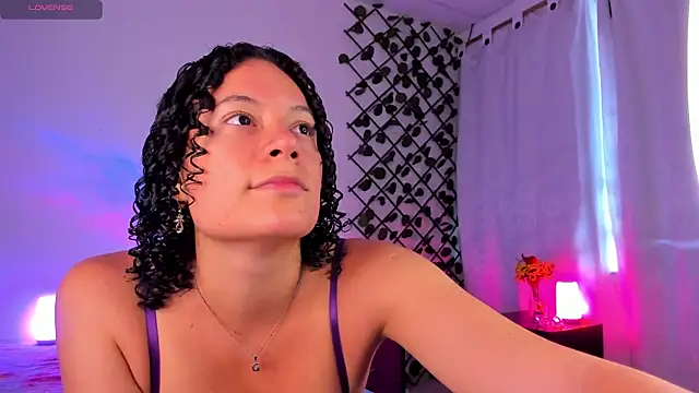 Snapshot of cailynhot chatting on 06-18-26, 10:25 cailynhot online show from 06-18-26, 10:25