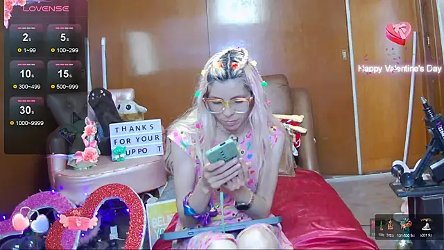 Snapshot of Skinygirl chatting on 12-10-24, 10:37 Skinygirl online show from 12-10-24, 10:37