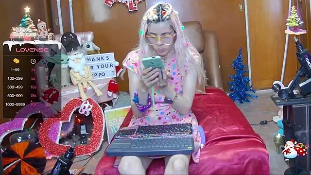 Snapshot of Skinygirl chatting on 12-11-24, 01:47 Skinygirl online show from 12-11-24, 01:47