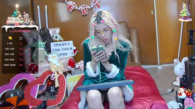 Snapshot of Skinygirl chatting on 12-18-24, 01:15 Skinygirl online show from 12-18-24, 01:15