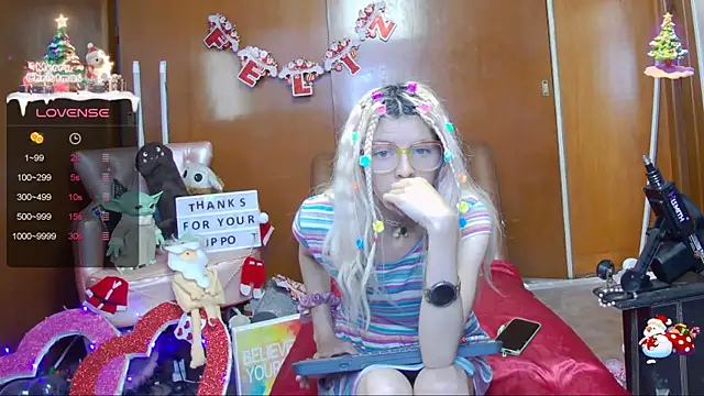 Snapshot of Skinygirl chatting on 12-28-24, 10:34 Skinygirl online show from 12-28-24, 10:34