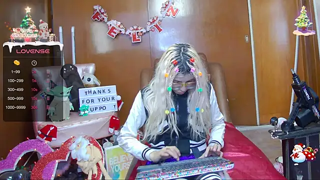 Snapshot of Skinygirl chatting on 12-29-24, 10:14 Skinygirl online show from 12-29-24, 10:14