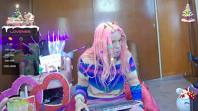 Snapshot of Skinygirl chatting on 01-12-25, 11:26 Skinygirl online show from 01-12-25, 11:26