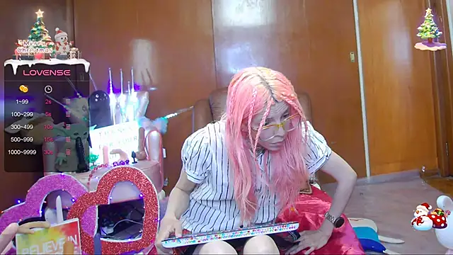 Snapshot of Skinygirl chatting on 01-17-25, 01:36 Skinygirl online show from 01-17-25, 01:36