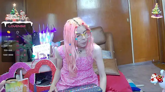 Snapshot of Skinygirl chatting on 01-19-25, 12:38 Skinygirl online show from 01-19-25, 12:38