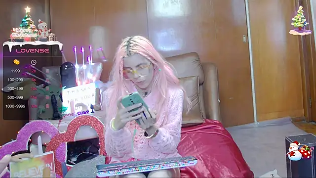 Snapshot of Skinygirl chatting on 01-31-25, 11:03 Skinygirl online show from 01-31-25, 11:03