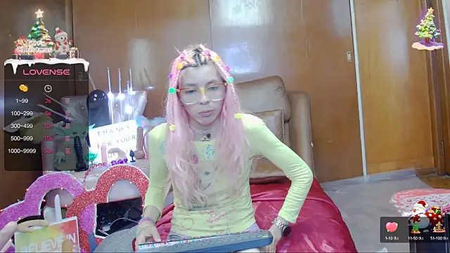 Snapshot of Skinygirl chatting on 02-03-25, 11:05 Skinygirl online show from 02-03-25, 11:05