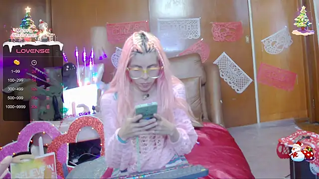 Snapshot of Skinygirl chatting on 02-04-25, 11:59 Skinygirl online show from 02-04-25, 11:59