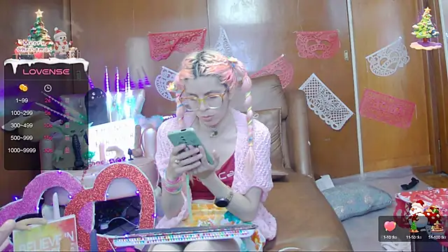 Snapshot of Skinygirl chatting on 02-07-25, 10:41 Skinygirl online show from 02-07-25, 10:41