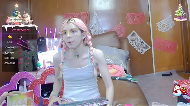 Snapshot of Skinygirl chatting on 02-12-25, 01:19 Skinygirl online show from 02-12-25, 01:19