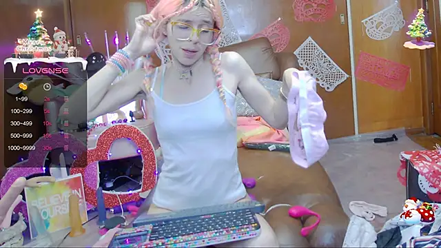 Snapshot of Skinygirl chatting on 02-12-25, 04:23 Skinygirl online show from 02-12-25, 04:23