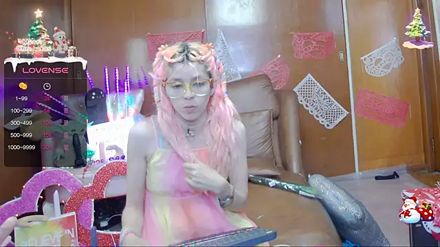 Snapshot of Skinygirl chatting on 02-12-25, 11:09 Skinygirl online show from 02-12-25, 11:09