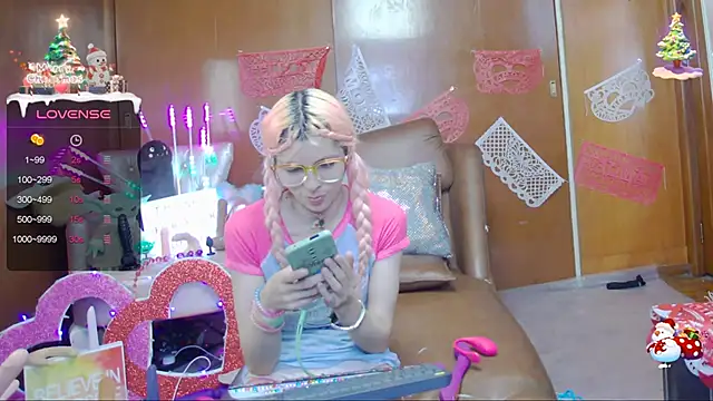 Snapshot of Skinygirl chatting on 02-13-25, 11:47 Skinygirl online show from 02-13-25, 11:47