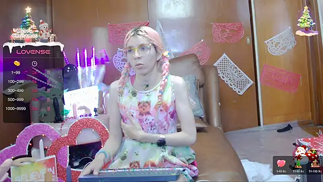 Snapshot of Skinygirl chatting on 02-17-25, 11:53 Skinygirl online show from 02-17-25, 11:53