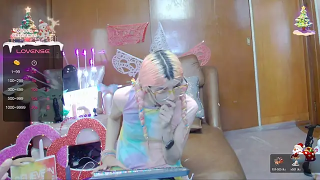 Snapshot of Skinygirl chatting on 02-21-25, 11:32 Skinygirl online show from 02-21-25, 11:32