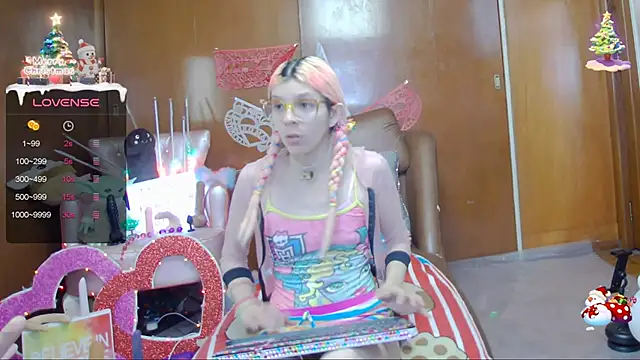 Snapshot of Skinygirl chatting on 02-23-25, 12:41 Skinygirl online show from 02-23-25, 12:41