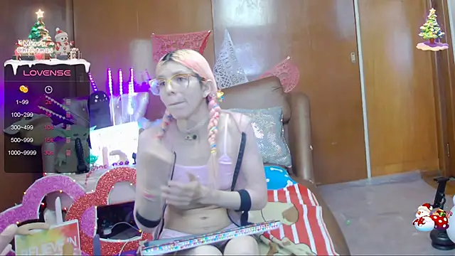 Snapshot of Skinygirl chatting on 02-23-25, 03:45 Skinygirl online show from 02-23-25, 03:45