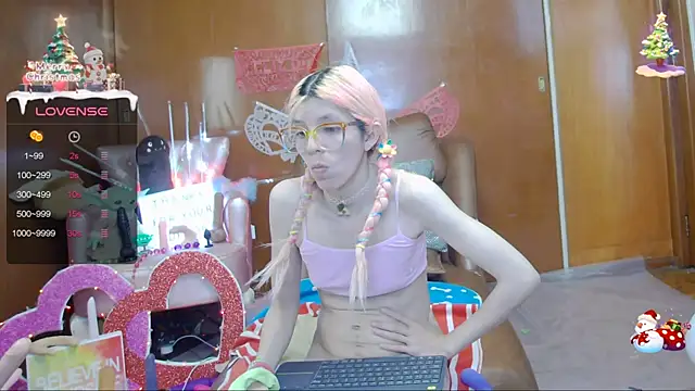 Snapshot of Skinygirl chatting on 02-25-25, 04:14 Skinygirl online show from 02-25-25, 04:14