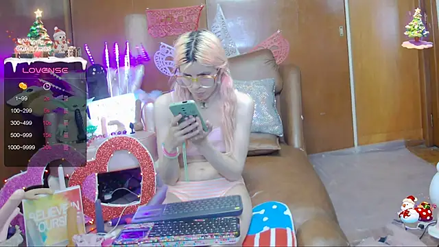 Snapshot of Skinygirl chatting on 02-26-25, 02:26 Skinygirl online show from 02-26-25, 02:26