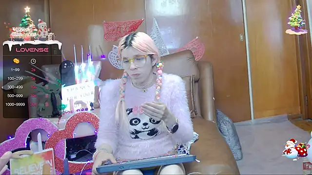 Snapshot of Skinygirl chatting on 02-27-25, 11:59 Skinygirl online show from 02-27-25, 11:59