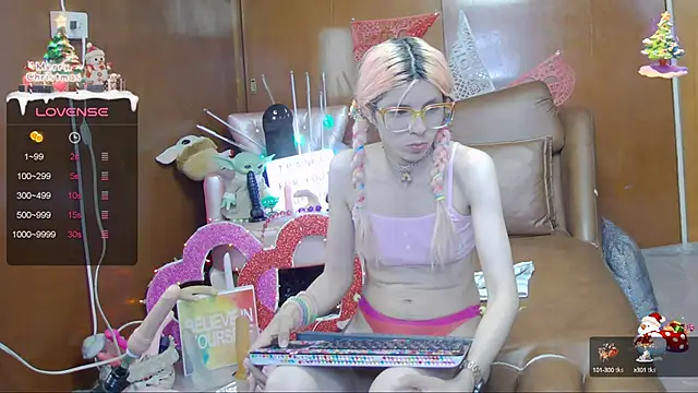 Snapshot of Skinygirl chatting on 02-28-25, 03:04 Skinygirl online show from 02-28-25, 03:04